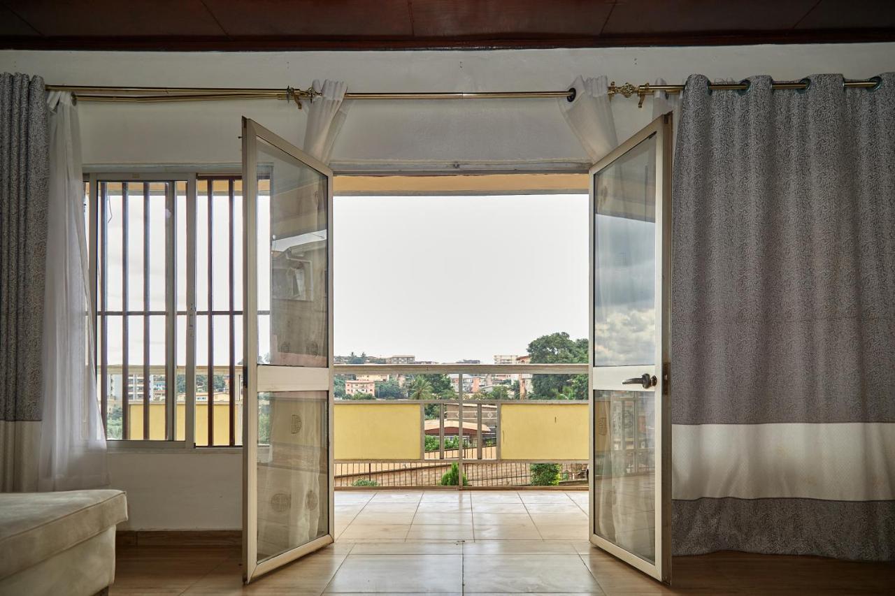 Appartement Avec Vue Panoramique Two Or Three Rooms Yaoundé Exteriör bild