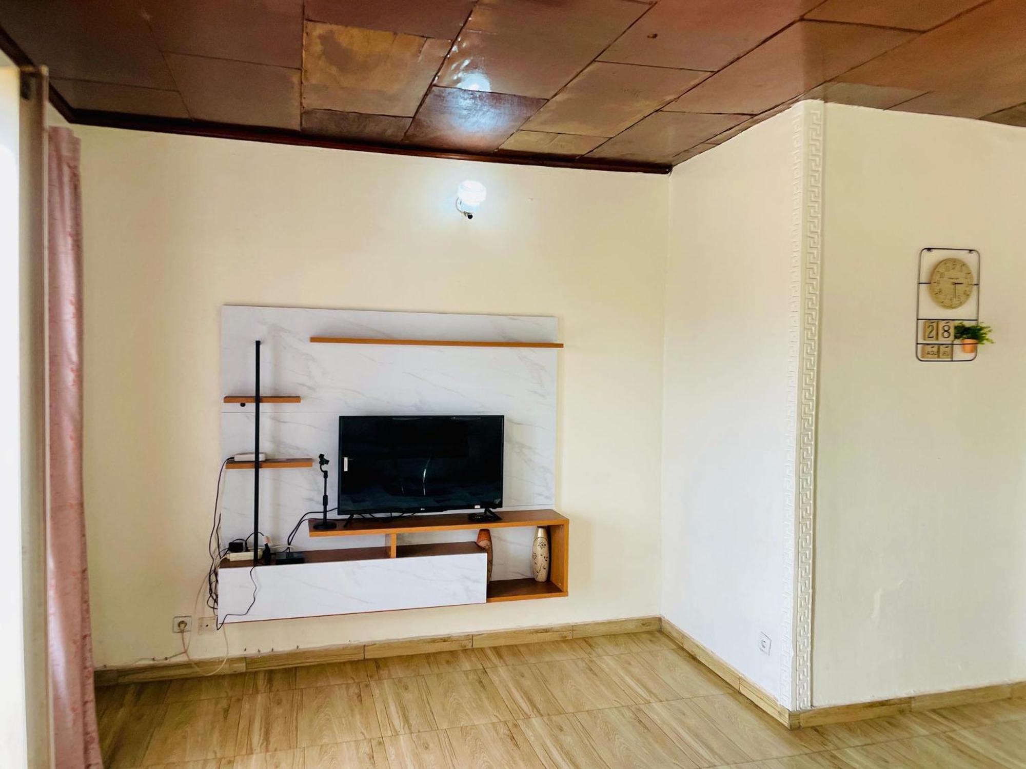 Appartement Avec Vue Panoramique Two Or Three Rooms Yaoundé Exteriör bild