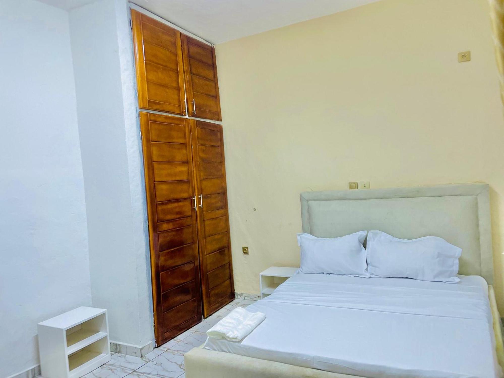 Appartement Avec Vue Panoramique Two Or Three Rooms Yaoundé Exteriör bild