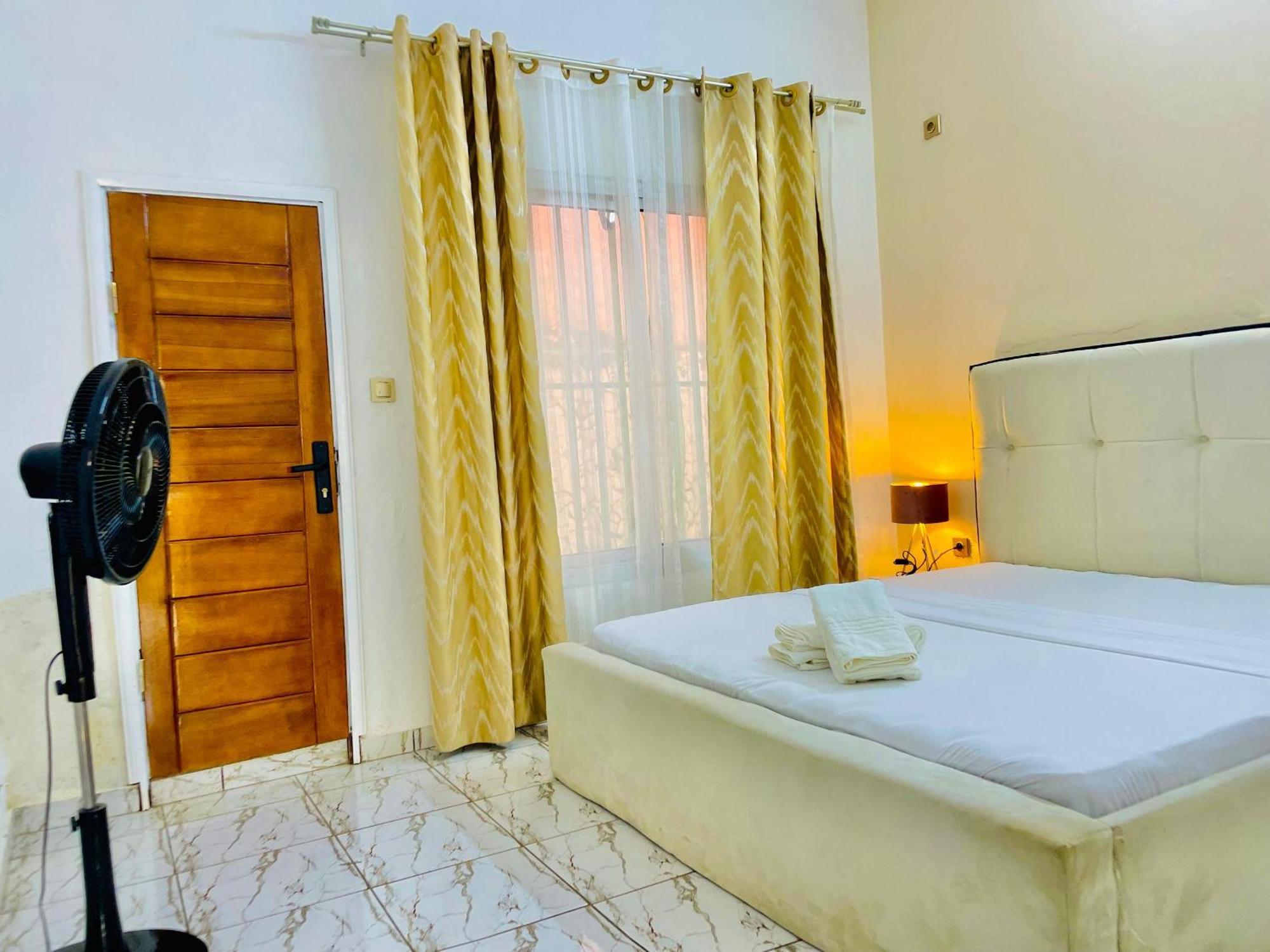 Appartement Avec Vue Panoramique Two Or Three Rooms Yaoundé Exteriör bild